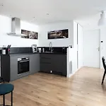 Bright & Renovated 3Bd For 8 Guests In Le Marais!