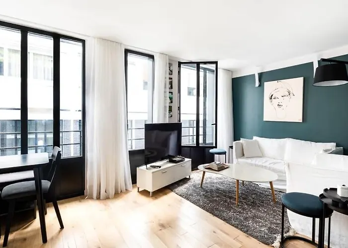 Bright & Renovated 3Bd For 8 Guests In Le Marais!